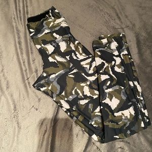 STRUT THIS Green Printed Leggings